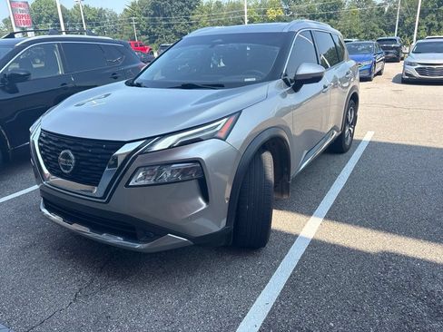 Used 2021 Nissan Rogue Platinum FWD image 2