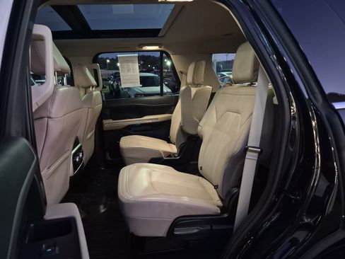 Used 2022 Ford Expedition Limited image 15