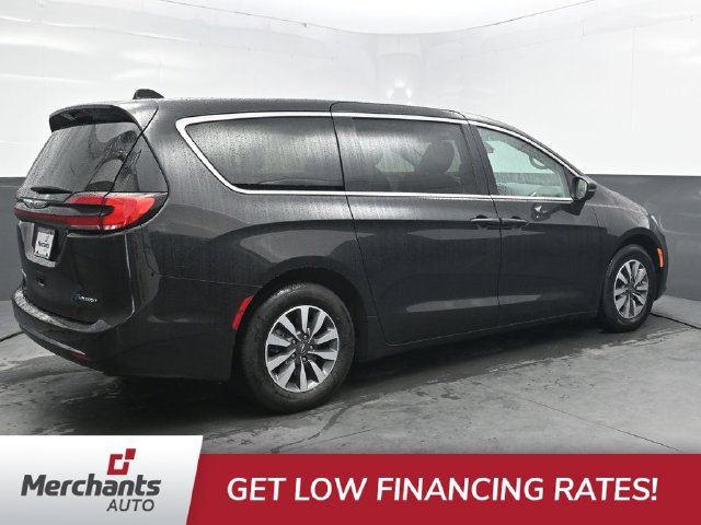 Used 2023 Chrysler Pacifica Touring-L FWD image 8