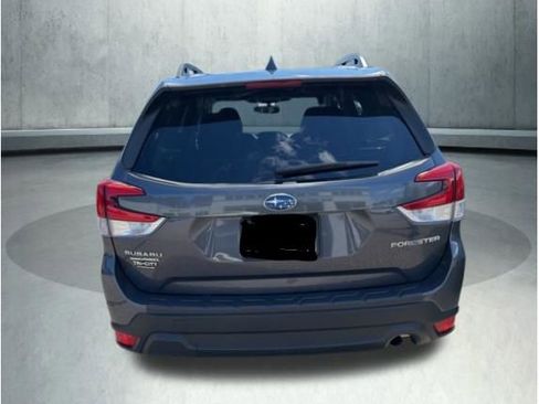 Used 2023 Subaru Forester Premium image 5