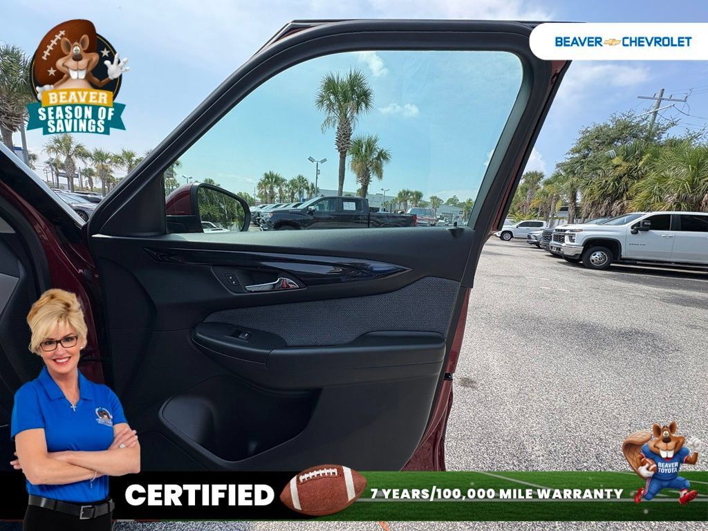 Used 2025 Chevrolet TrailBlazer LT FWD image 32