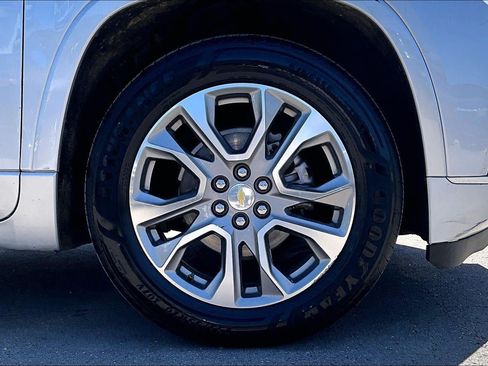 Used 2021 Chevrolet Traverse Premier AWD/4WD image 7