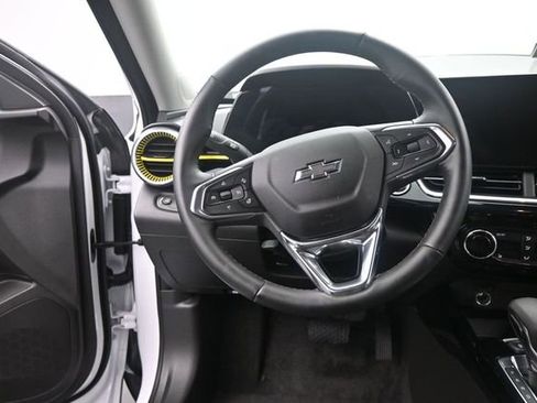 Used 2025 Chevrolet Trax ACTIV FWD image 26