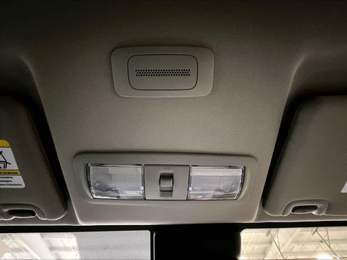 Used 2025 Nissan Frontier SV image 22