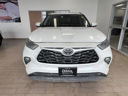 Used 2024 Toyota Highlander XLE