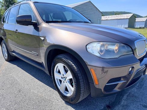 Used 2011 BMW X5 xDrive35d AWD/4WD image 1