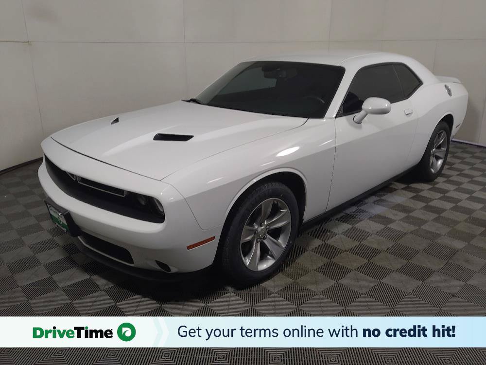 Used 2018 Dodge Challenger SXT RWD image 1