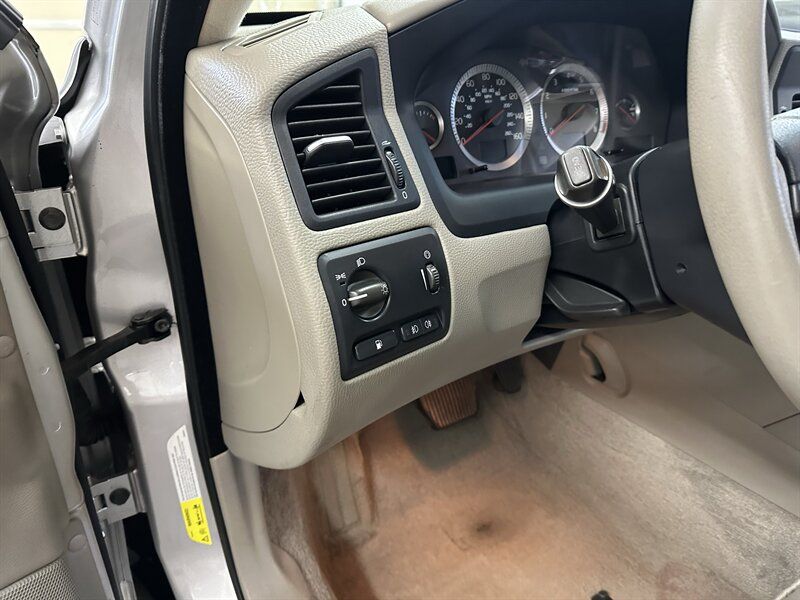 Used 2007 Volvo XC70 AWD/4WD image 28