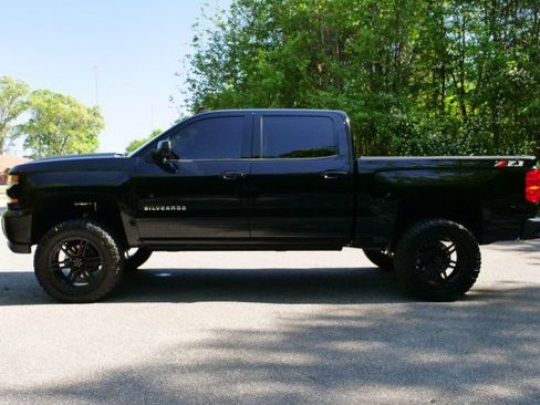 Used 2018 Chevrolet Silverado 1500 LT w/ All Star Edition image 47