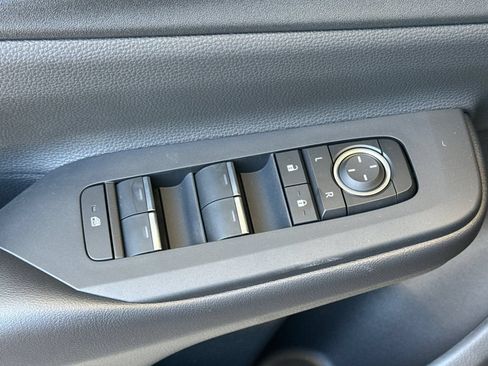 New 2027 Toyota Prius Plug-In Hybrid FWD image 10