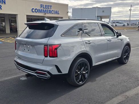 Used 2023 Kia Sorento SX image 3