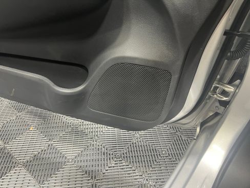 New 2025 Nissan Versa SR w/ Trunk Package image 27