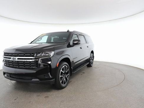 Used 2022 Chevrolet Suburban RST w/ Luxury Package image 32