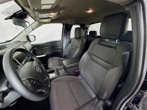 Used 2025 Nissan Frontier SV image 11