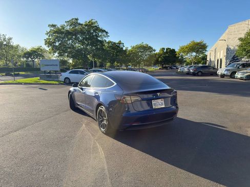 Used 2019 Tesla Model 3 Standard Range Plus image 5
