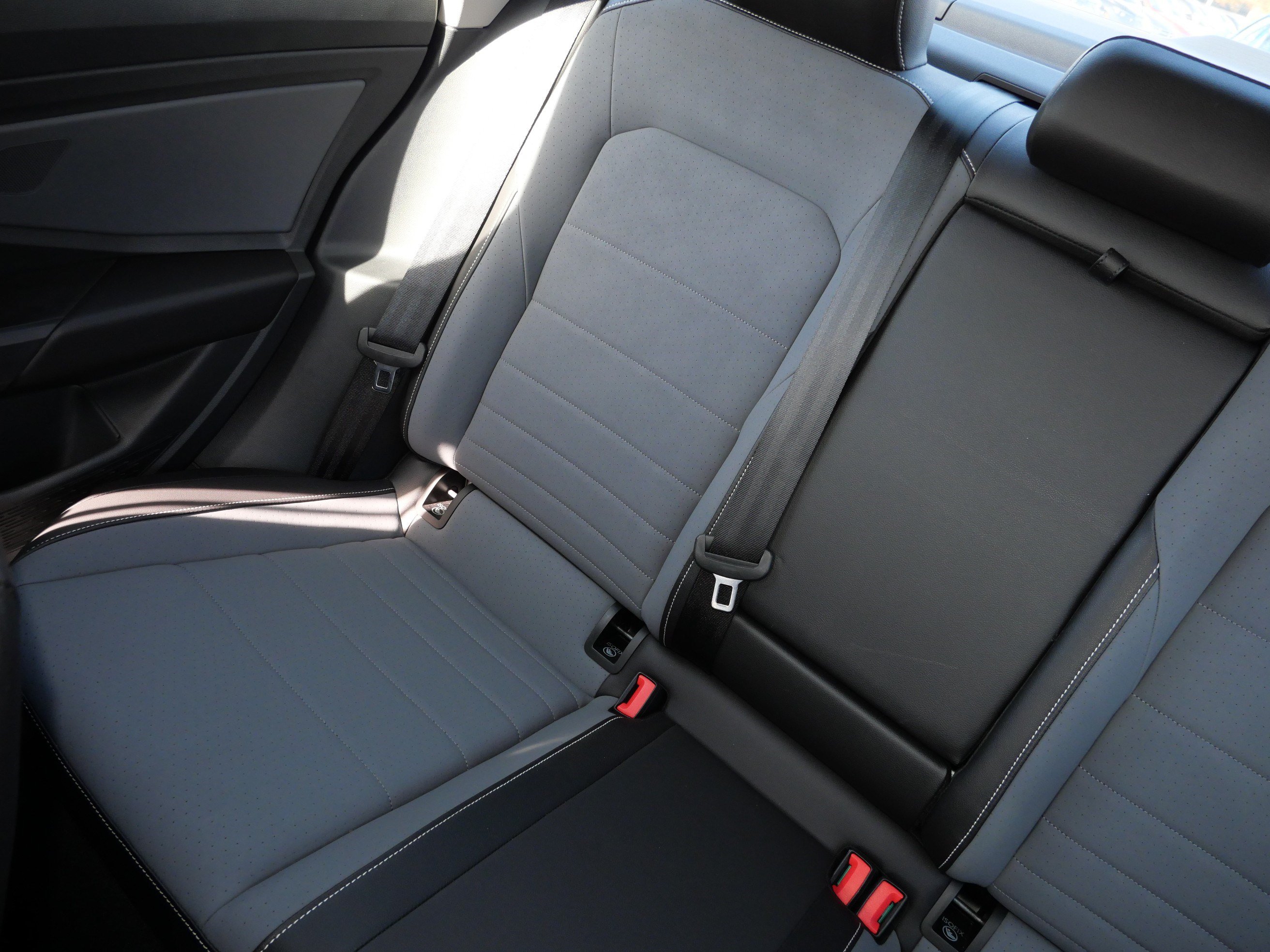 Certified 2025 Volkswagen Jetta SE w/ Sunroof Package FWD image 12