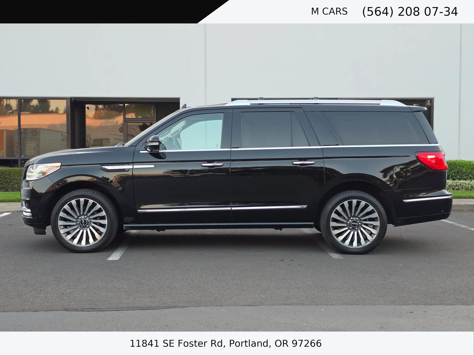 Used 2018 Lincoln Navigator L Reserve w/ Technology Package AWD/4WD image 3