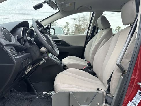 Used 2013 MAZDA MAZDA5 Sport image 11