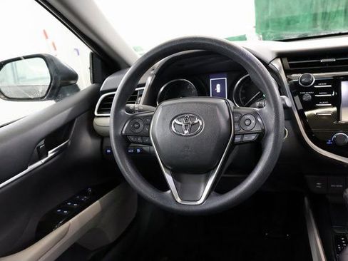 Used 2018 Toyota Camry LE image 18