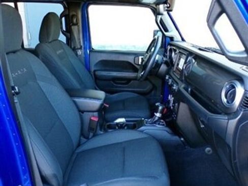 Used 2018 Jeep Wrangler Unlimited Sahara image 24