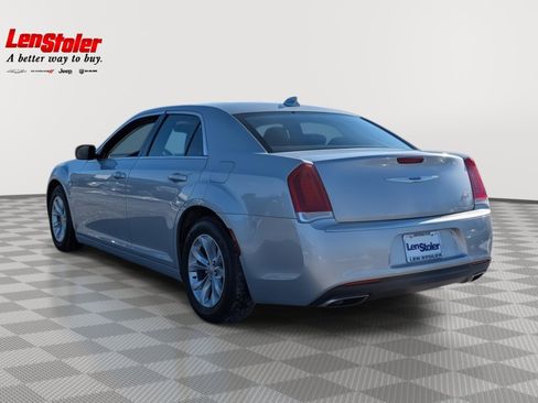 Used 2019 Chrysler 300 Touring image 3