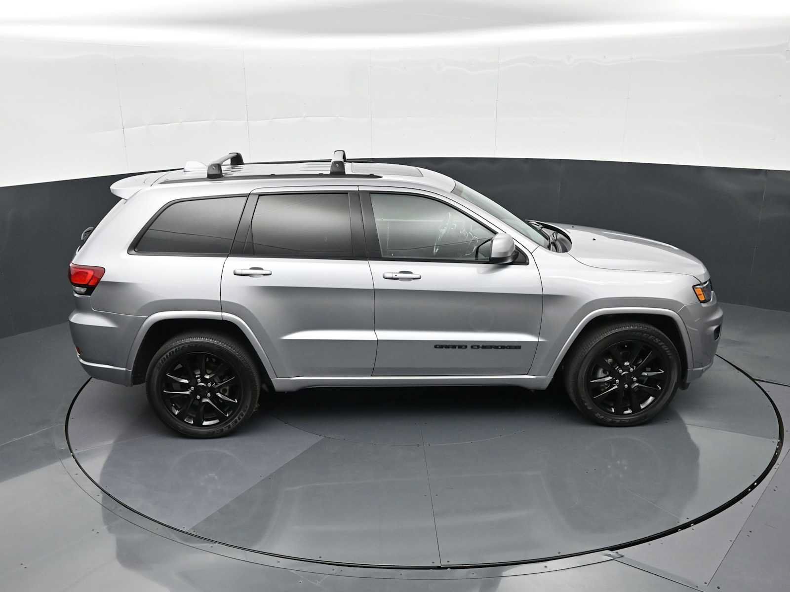 Used 2019 Jeep Grand Cherokee Altitude AWD/4WD image 34