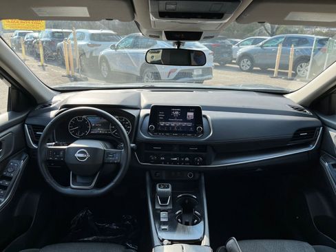 Used 2025 Nissan Rogue SV image 34