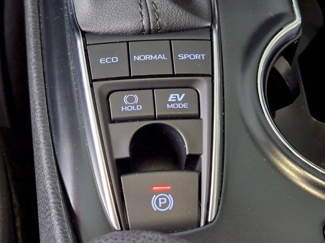 Used 2020 Toyota Camry XLE w/ Driver Assist Package FWD image 29