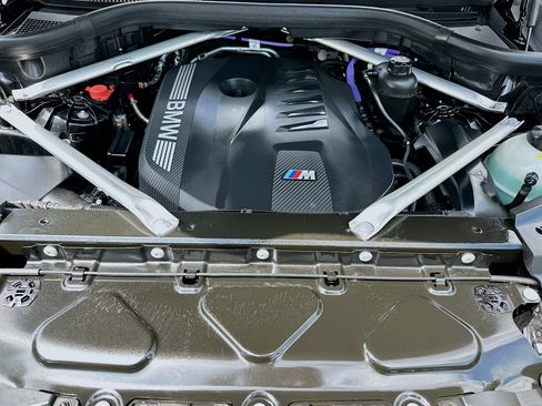 Certified 2025 BMW X6 xDrive40i w/ Executive Package image 34