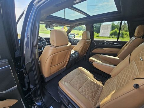 Used 2023 Cadillac Escalade Premium Luxury w/ LPO, Radiant Package image 30