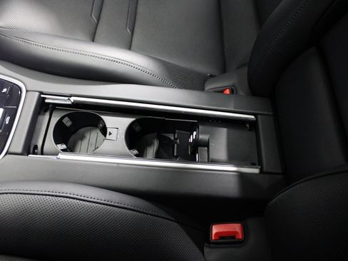 Used 2023 Porsche Panamera 4S image 40