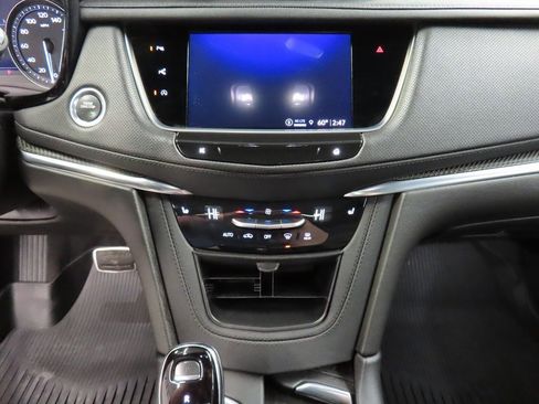 Used 2022 Cadillac XT5 Sportv w/ Technology Package image 13