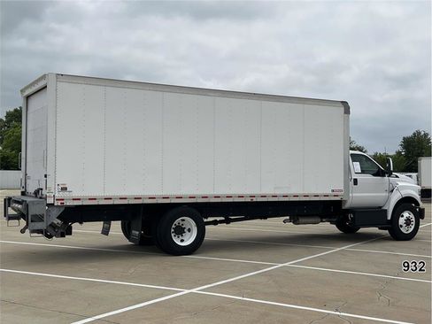 Used 2022 Ford F650 2WD Regular Cab Super Duty image 2