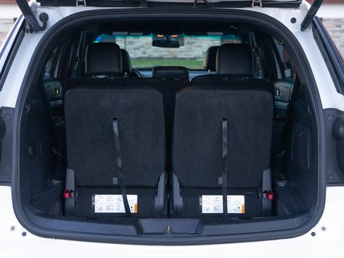 Used 2017 Ford Explorer XLT w/ Equipment Group 202A image 10