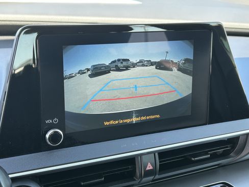 Certified 2025 Toyota Prius LE FWD image 20