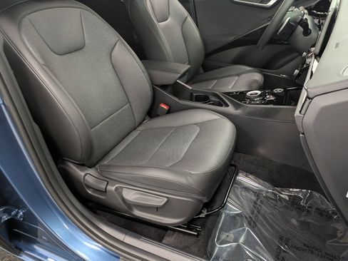 Certified 2024 Kia Niro SX Touring image 28