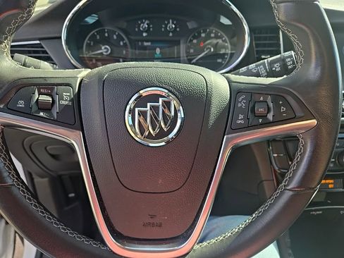 Used 2021 Buick Encore Preferred image 5