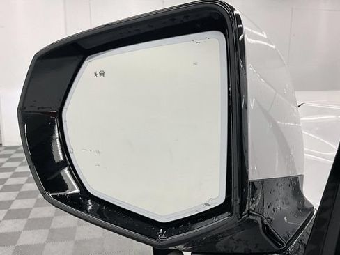 Used 2024 GMC Yukon XL Denali AWD/4WD image 42