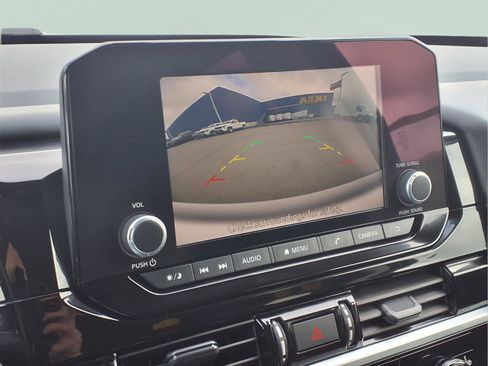 Used 2025 Nissan Pathfinder SV image 19