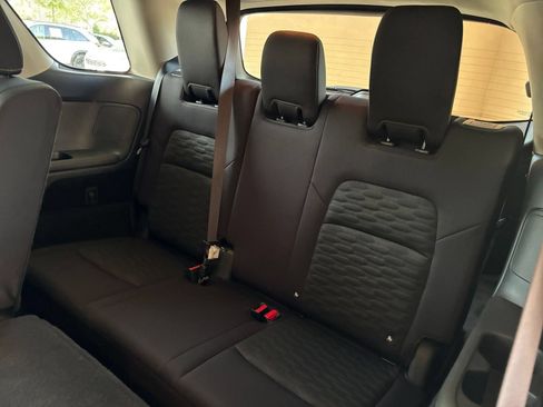 Used 2025 Nissan Pathfinder SV FWD image 31