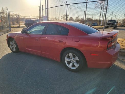 Used 2012 Dodge Charger SE image 5