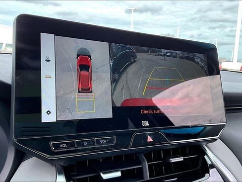 Used 2024 Toyota Venza Limited image 13