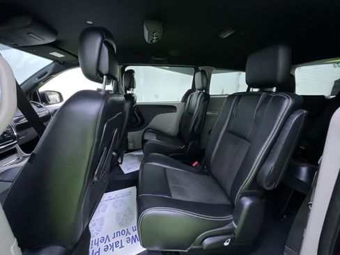 Used 2020 Dodge Grand Caravan SXT image 26