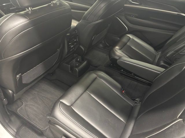 Used 2025 Jeep Grand Cherokee L Limited w/ Luxury Tech Group II AWD/4WD image 14