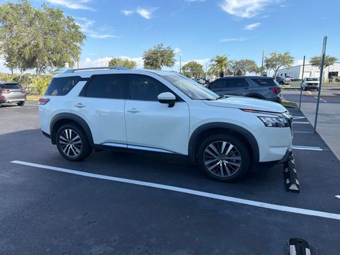 Used 2022 Nissan Pathfinder Platinum w/ Cargo Package FWD image 2