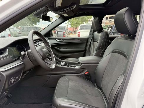New 2025 Jeep Grand Cherokee Altitude AWD/4WD image 15