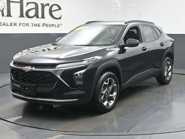 Used 2025 Chevrolet Trax LT FWD image 39