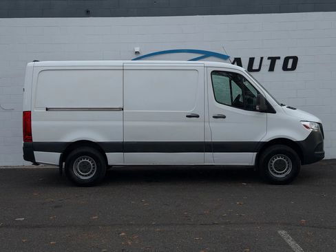Used 2019 Mercedes-Benz Sprinter 2500 image 6