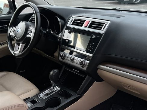 Used 2015 Subaru Outback 3.6R Limited image 9