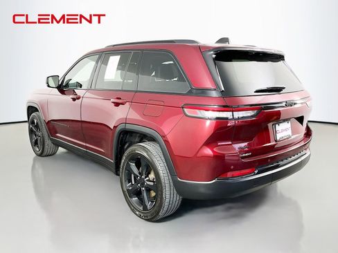Used 2023 Jeep Grand Cherokee Altitude AWD/4WD image 9
